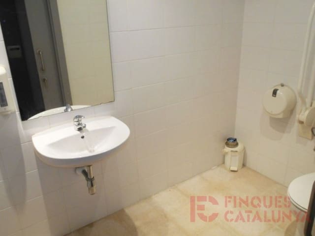 Comercial para venda em Girona cidade com garagem - 185 000 € (Ref: 9433523)