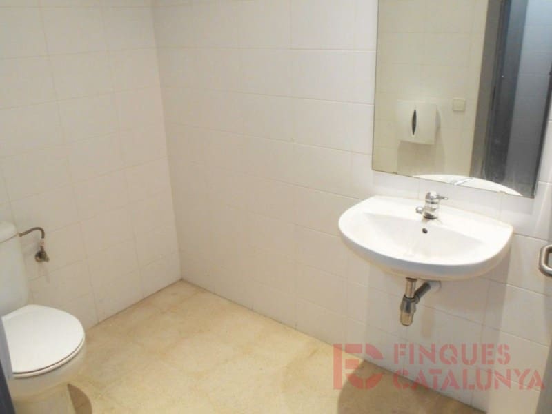 Kommersiell till salu i Girona stad med garage - 185 000 € (Ref: 9433523)