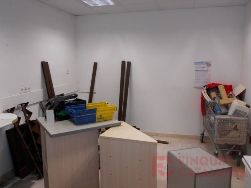 Kommersiell till salu i Girona stad med garage - 185 000 € (Ref: 9433523)