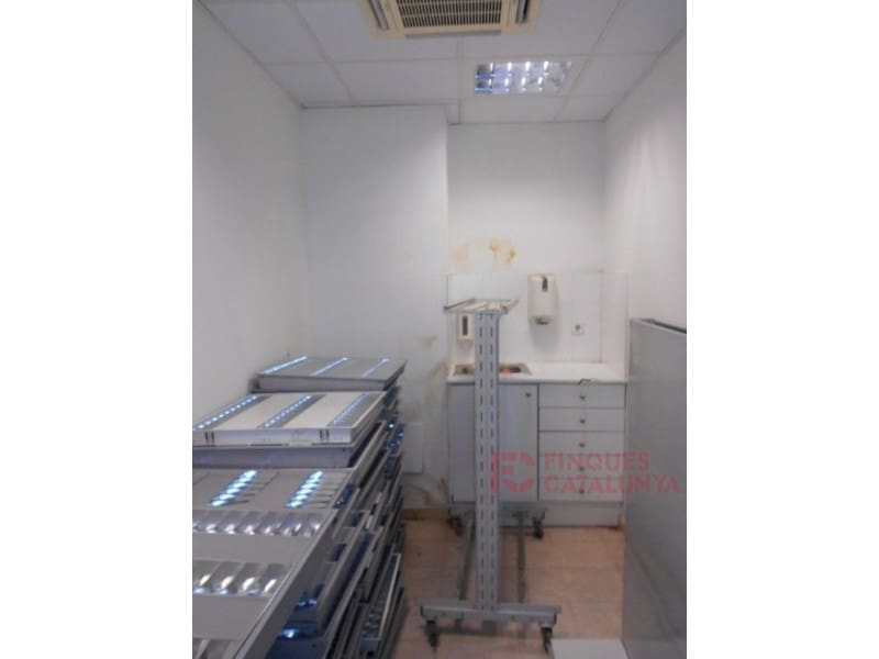 Kommersiell till salu i Girona stad med garage - 185 000 € (Ref: 9433523)