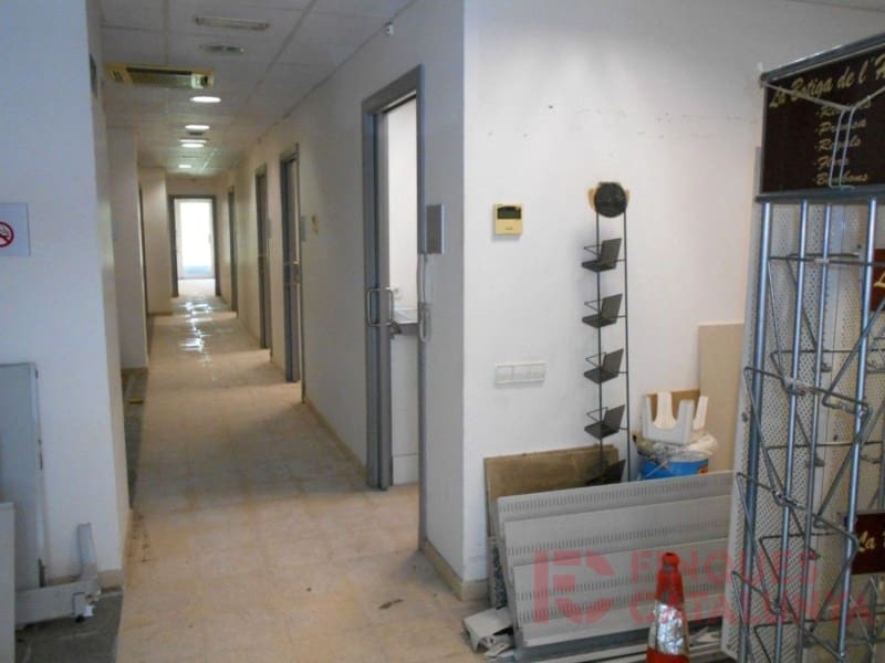 Kommersiell till salu i Girona stad med garage - 185 000 € (Ref: 9433523)