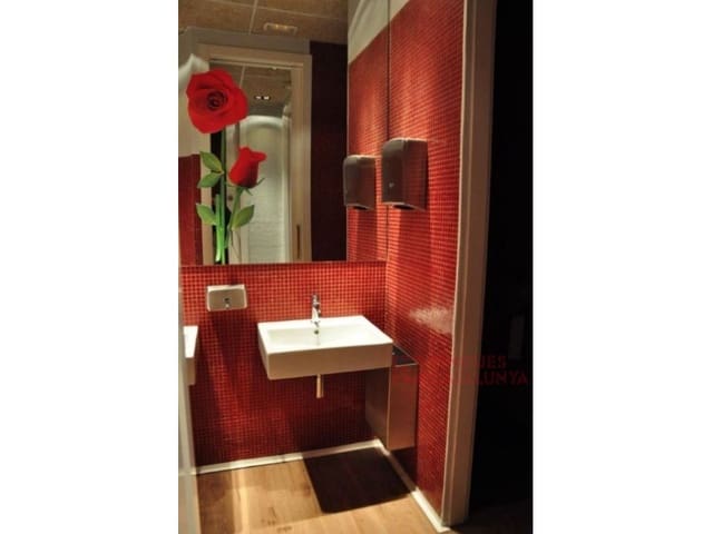 Kommersiell til salgs i Girona by med garasje - € 475 000 (Ref: 9433525)