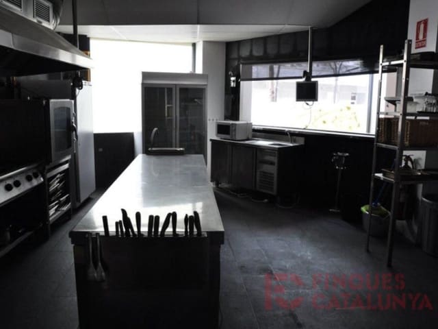 Kommersiell til salgs i Girona by med garasje - € 475 000 (Ref: 9433525)