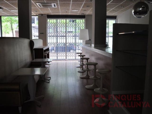 Kommersiell til salgs i Girona by med garasje - € 475 000 (Ref: 9433525)