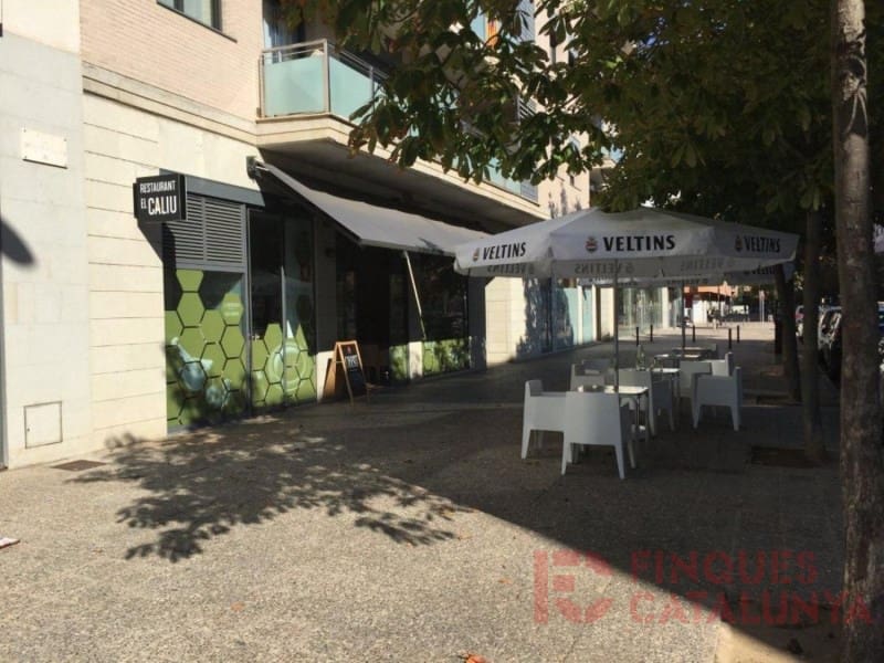 Kommersiell til salgs i Girona by med garasje - € 475 000 (Ref: 9433525)