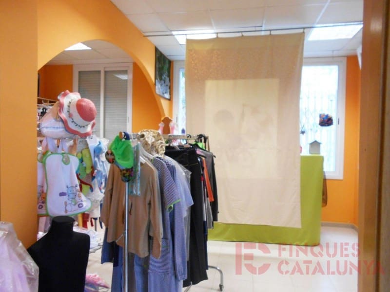 Commercieel te koop in Salt - € 140.000 (Ref: 9433526)