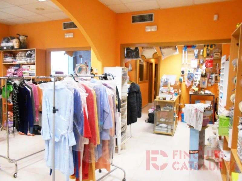 Commercieel te koop in Salt - € 140.000 (Ref: 9433526)