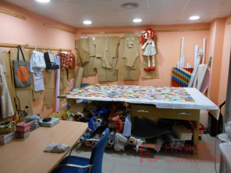 Commercieel te koop in Salt - € 140.000 (Ref: 9433526)