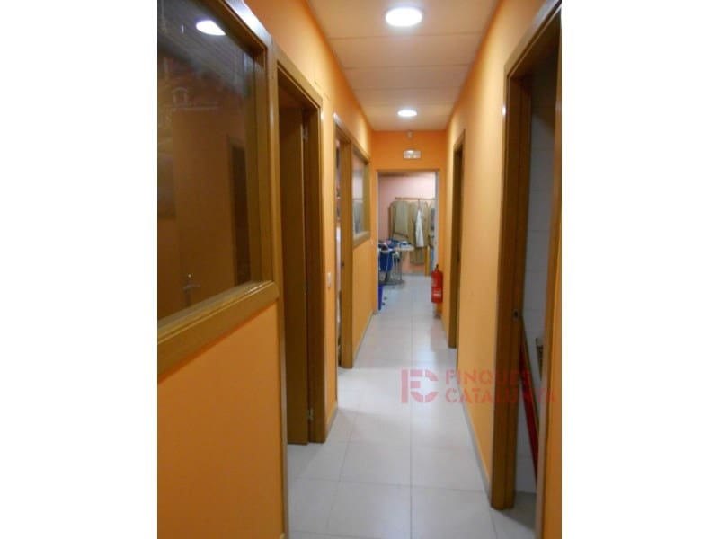 Commercieel te koop in Salt - € 140.000 (Ref: 9433526)