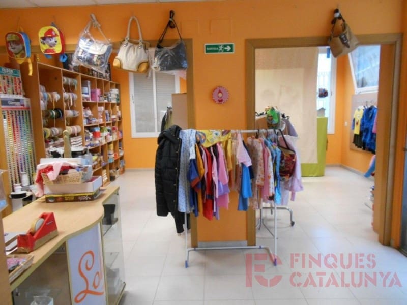 Commercieel te koop in Salt - € 140.000 (Ref: 9433526)