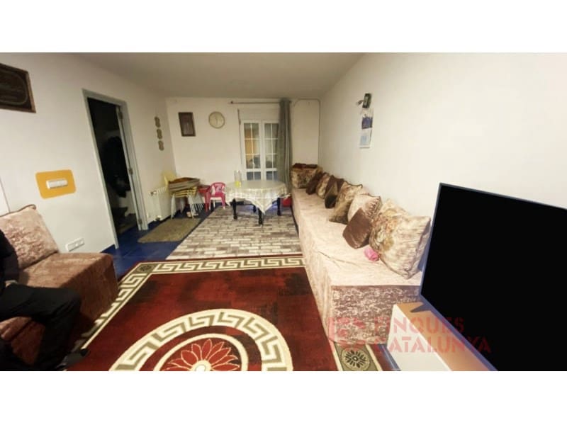 2 bedroom Flat for sale in Sant Julia de Ramis with garage - € 140,000 (Ref: 9433528)