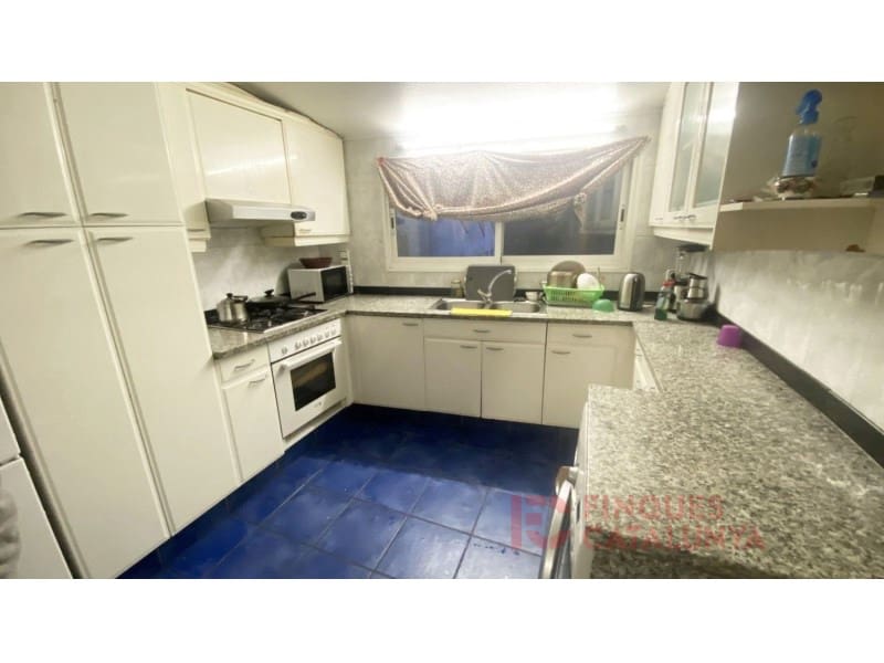 2 bedroom Flat for sale in Sant Julia de Ramis with garage - € 140,000 (Ref: 9433528)