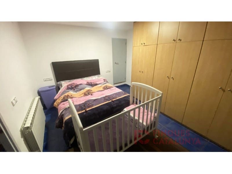 2 bedroom Flat for sale in Sant Julia de Ramis with garage - € 140,000 (Ref: 9433528)