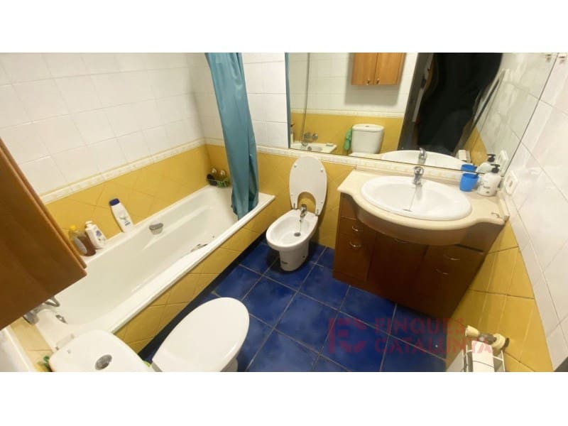 2 bedroom Flat for sale in Sant Julia de Ramis with garage - € 140,000 (Ref: 9433528)