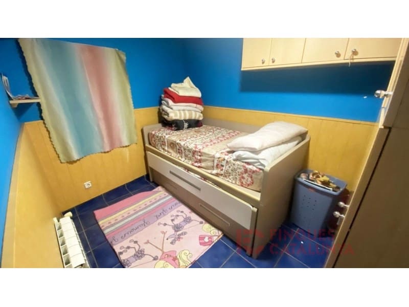 2 bedroom Flat for sale in Sant Julia de Ramis with garage - € 140,000 (Ref: 9433528)