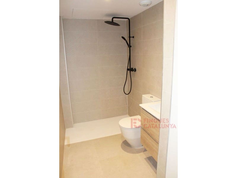 2 soveværelse Lejlighed til salg i Girona by med garage - € 441.000 (Ref: 9433529)