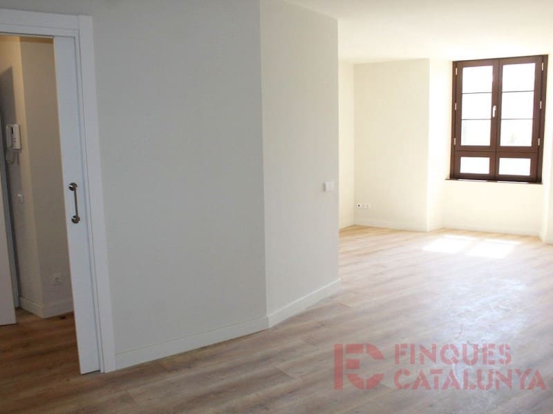 2 bedroom Flat for sale in Girona city with garage - € 467,250 (Ref: 9433535)