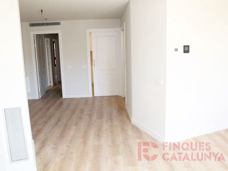 2 bedroom Flat for sale in Girona city with garage - € 467,250 (Ref: 9433535)
