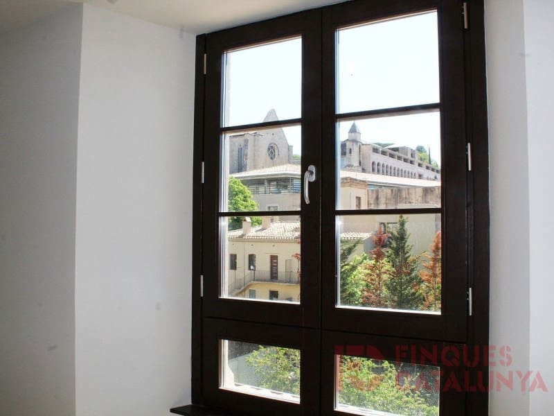 2 bedroom Flat for sale in Girona city with garage - € 467,250 (Ref: 9433535)