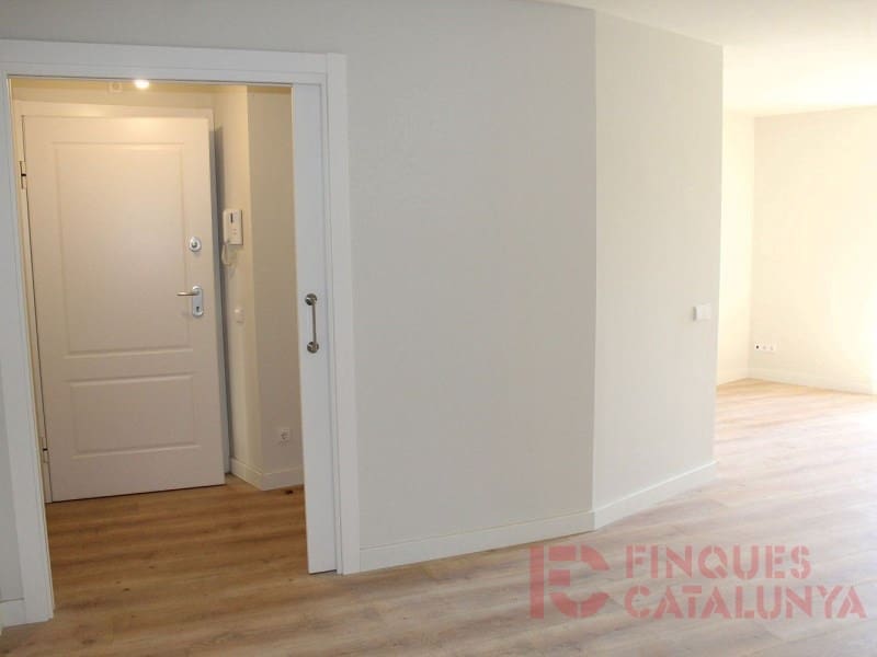 2 bedroom Flat for sale in Girona city with garage - € 467,250 (Ref: 9433535)