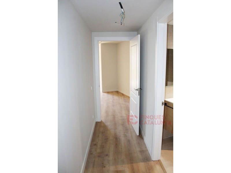 2 bedroom Flat for sale in Girona city with garage - € 467,250 (Ref: 9433535)