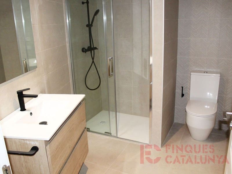 2 bedroom Flat for sale in Girona city with garage - € 467,250 (Ref: 9433535)