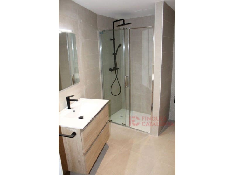 2 bedroom Flat for sale in Girona city with garage - € 467,250 (Ref: 9433535)