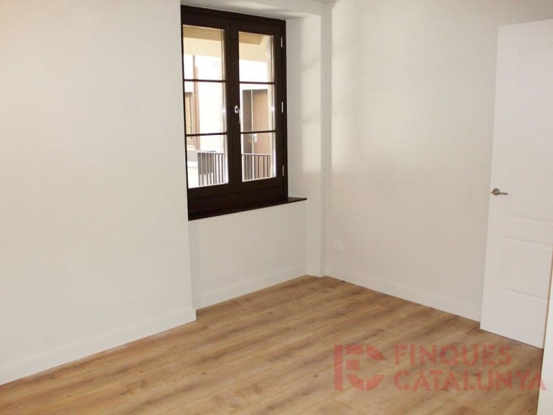 2 bedroom Flat for sale in Girona city with garage - € 467,250 (Ref: 9433535)