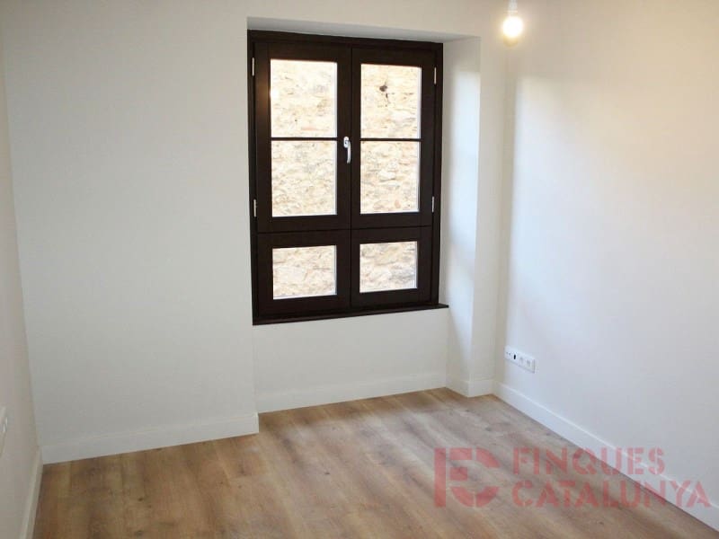 2 bedroom Flat for sale in Girona city with garage - € 467,250 (Ref: 9433535)