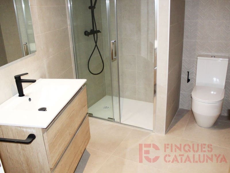 2 bedroom Flat for sale in Girona city with garage - € 467,250 (Ref: 9433535)