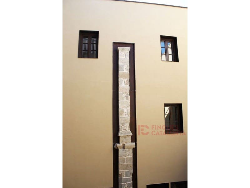 2 bedroom Flat for sale in Girona city with garage - € 467,250 (Ref: 9433535)