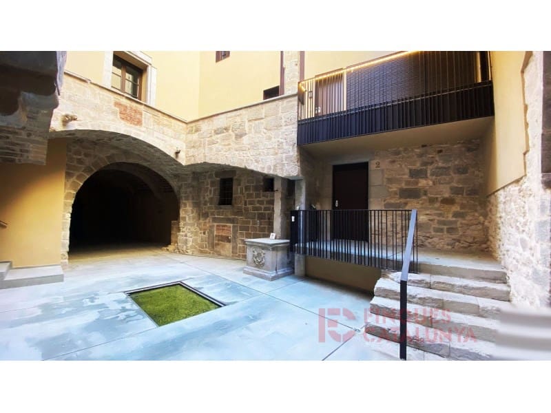 2 bedroom Flat for sale in Girona city with garage - € 467,250 (Ref: 9433535)