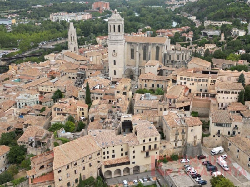 2 bedroom Flat for sale in Girona city with garage - € 467,250 (Ref: 9433535)