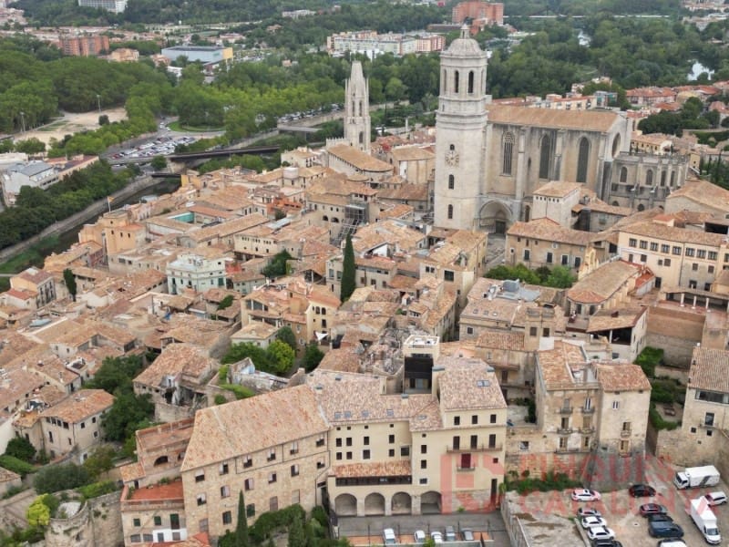 2 bedroom Flat for sale in Girona city with garage - € 467,250 (Ref: 9433535)