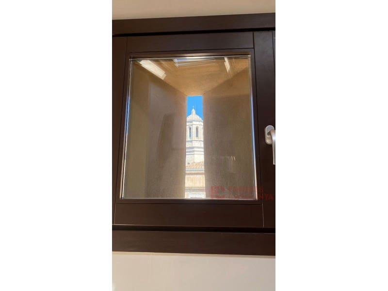 2 bedroom Flat for sale in Girona city with garage - € 467,250 (Ref: 9433535)