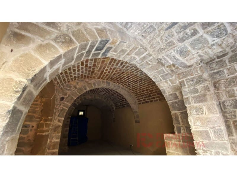 2 bedroom Flat for sale in Girona city with garage - € 467,250 (Ref: 9433535)