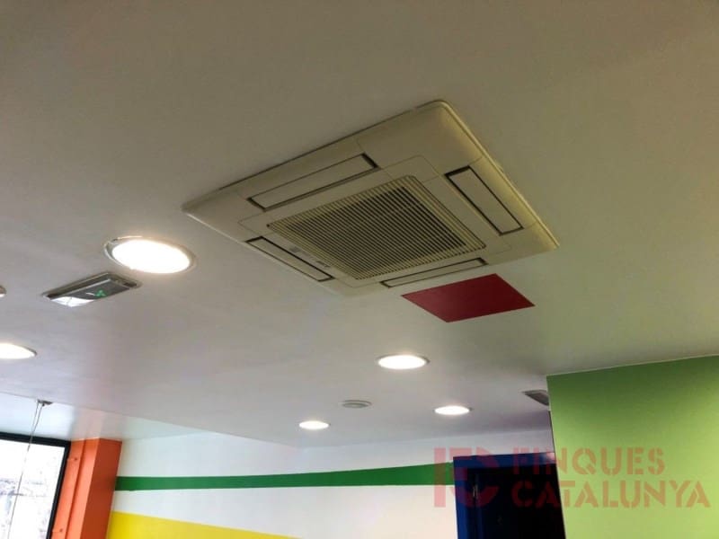 Erhverv til salg i Girona by med garage - € 400.000 (Ref: 9433542)