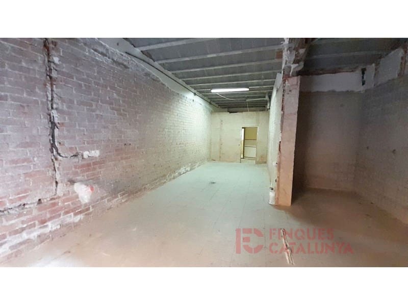 Kommersiell til salgs i Girona by med garasje - € 108 000 (Ref: 9433543)