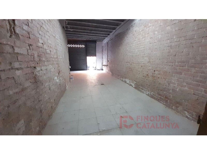 Kommersiell til salgs i Girona by med garasje - € 108 000 (Ref: 9433543)