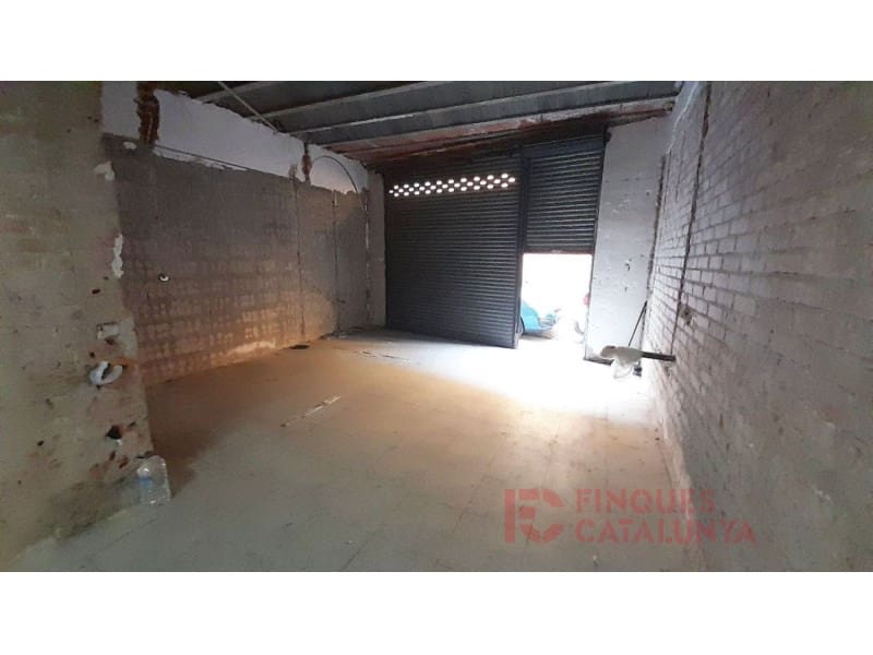 Kommersiell til salgs i Girona by med garasje - € 108 000 (Ref: 9433543)