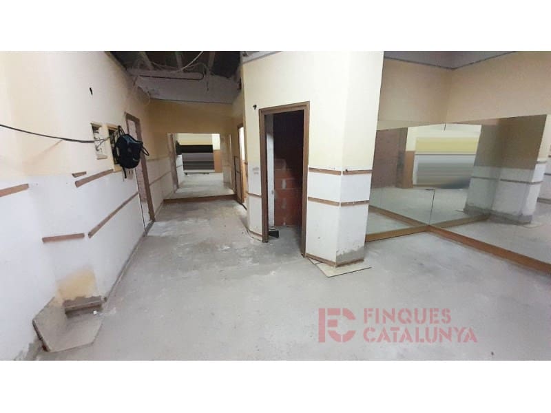 Kommersiell til salgs i Girona by med garasje - € 108 000 (Ref: 9433543)