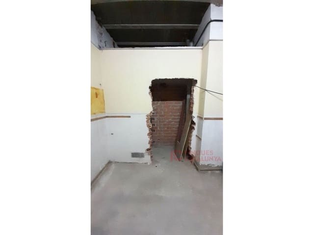 Kommersiell til salgs i Girona by med garasje - € 108 000 (Ref: 9433543)