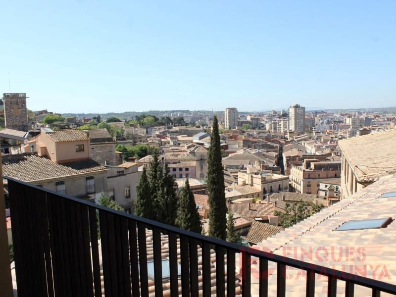 3 makuuhuone Asunto myytävänä paikassa Girona kaupunki mukana 
autotalli - 871 500 € (Ref: 9433545)