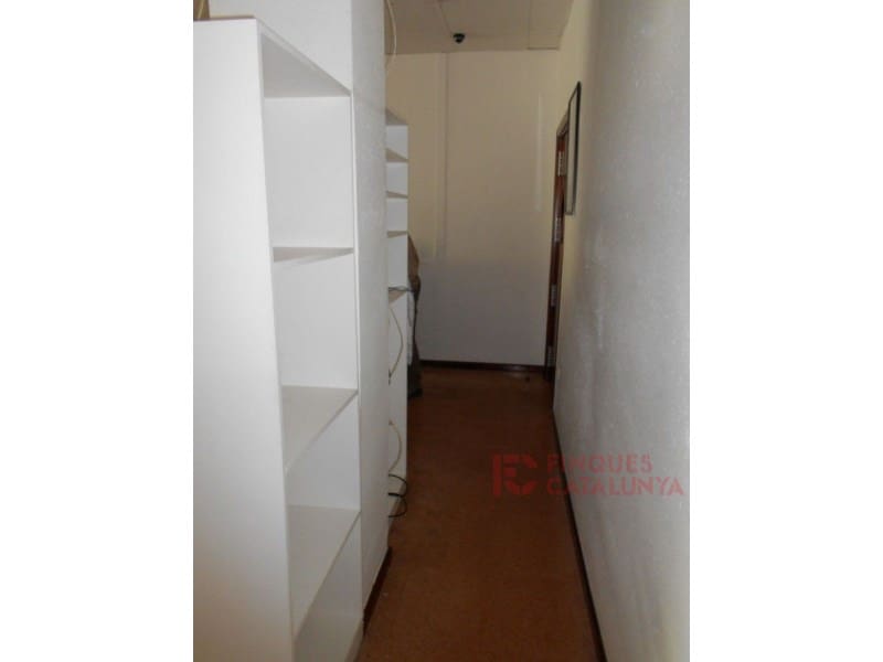 Kommersiell til salgs i Girona by - € 265 000 (Ref: 9433546)