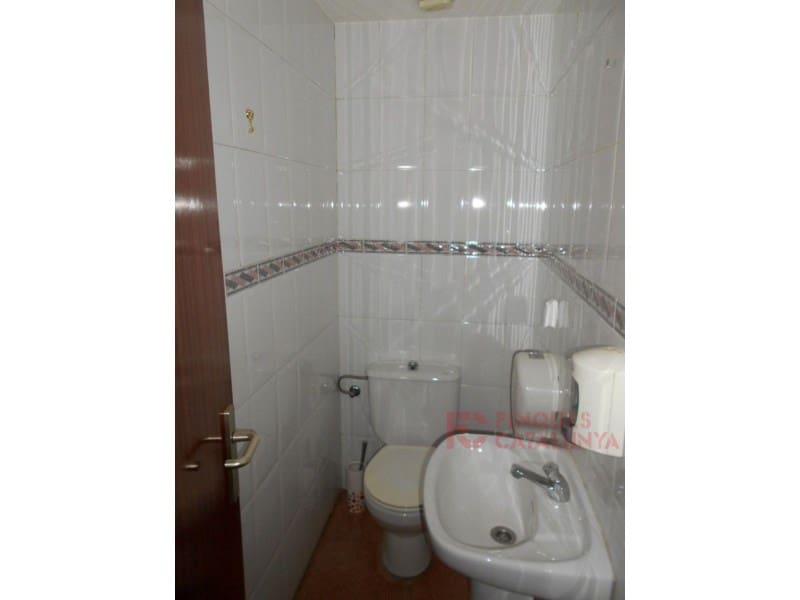 Kommersiell til salgs i Girona by - € 265 000 (Ref: 9433546)