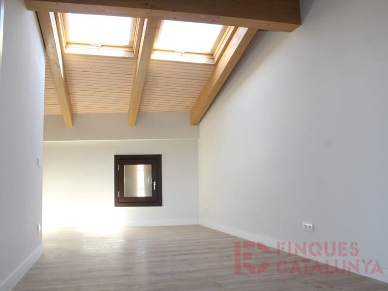 4 sypialnia Apartament na sprzedaż w Miasto Girona z garażem - 819 000 € (Ref: 9433548)