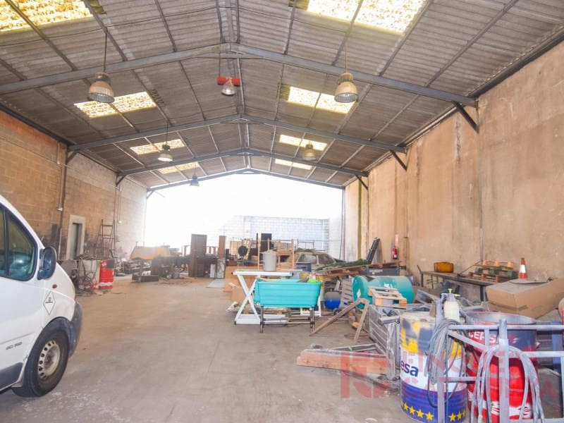 Commercieel te koop in Bescano - € 675.000 (Ref: 9433552)