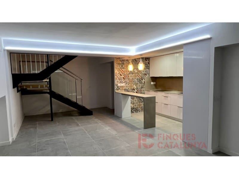 3 bedroom Apartment for sale in Girona city with garage - € 398,000 (Ref: 9433555)