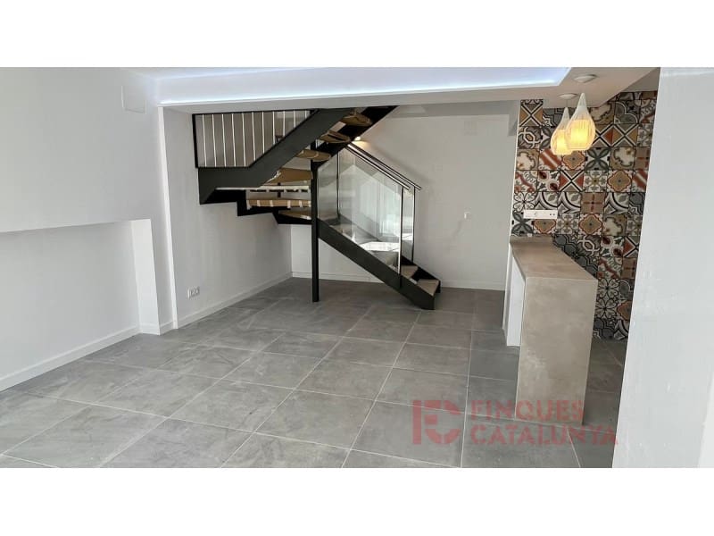 3 bedroom Apartment for sale in Girona city with garage - € 398,000 (Ref: 9433555)