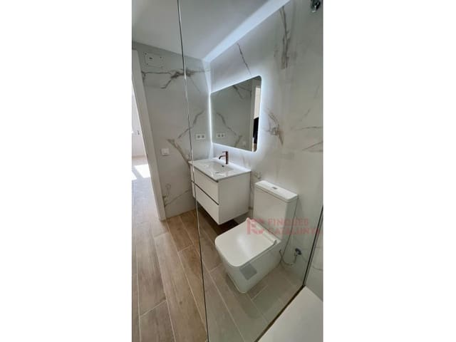 3 bedroom Apartment for sale in Girona city with garage - € 398,000 (Ref: 9433556)